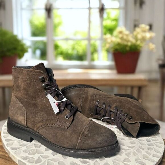 Thursday Boot Co. Women’s Captain Boots GoodYear Welt Lace-Up Cap Toe Size 6.5 - Picture 3 of 16